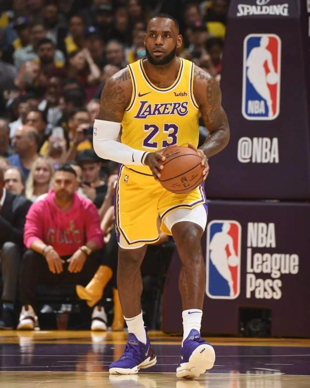 的空当实施 的空当实施